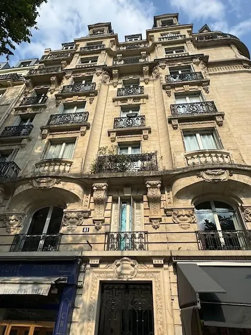 Appartement Sous Le Toits De Paris Fransa